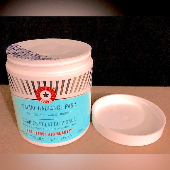First Aid Beauty Facial Radiance Pads. Brighten, Define, Vivid, Lighten, Gleam - Picture 4 of 4
